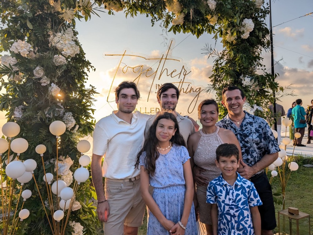 Myla, David, William, Alexandre, Kim-Ly et Tony, tous les six réunis à Bali